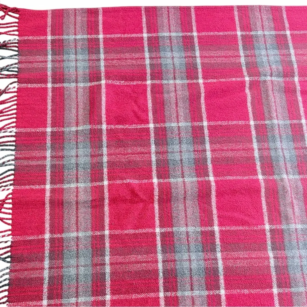 Roca Home Portuguese Red Plaid Throw Blanket